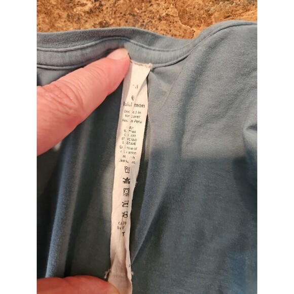 Lululemon‎ Love Tee V Neck Blue/Green? Size ?4 Measures 24" Laying Flat (L17) - Picture 3 of 6